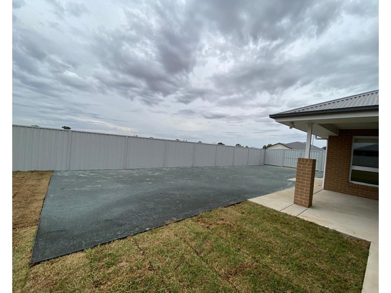 7 Hawkins Street, Temora NSW 2666