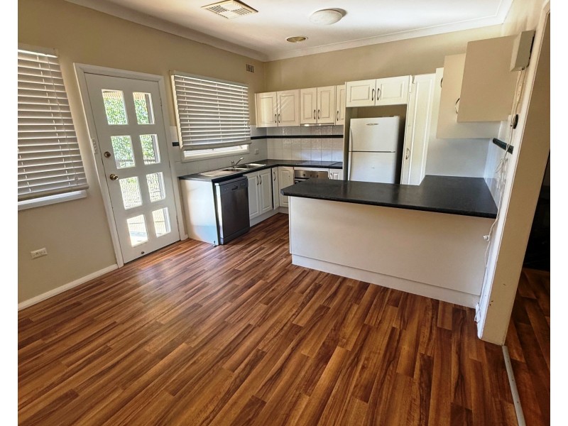 32 Banksia Crescent, Dubbo NSW 2830