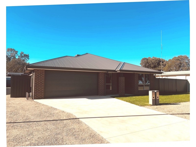 3a Osborne Street, Finley NSW 2713