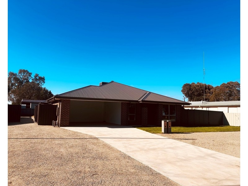 3a Osborne Street, Finley NSW 2713