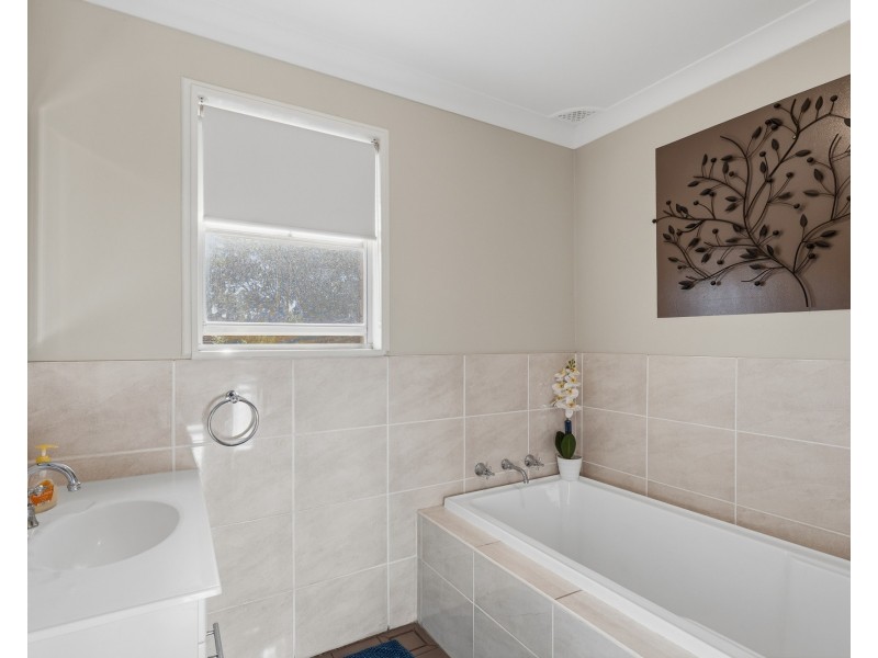 11 Mcdonald Crescent, Tamworth NSW 2340