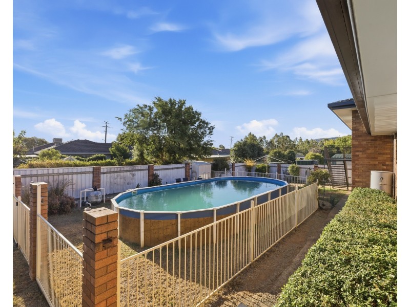 11 Mcdonald Crescent, Tamworth NSW 2340