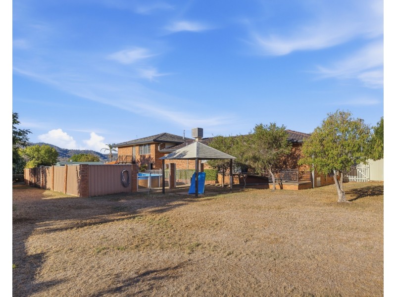 11 Mcdonald Crescent, Tamworth NSW 2340