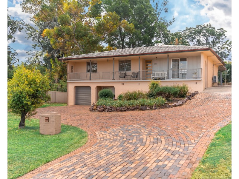 210 Carthage Street, Tamworth NSW 2340