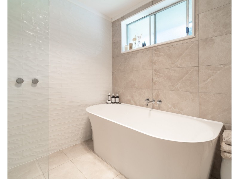 210 Carthage Street, Tamworth NSW 2340