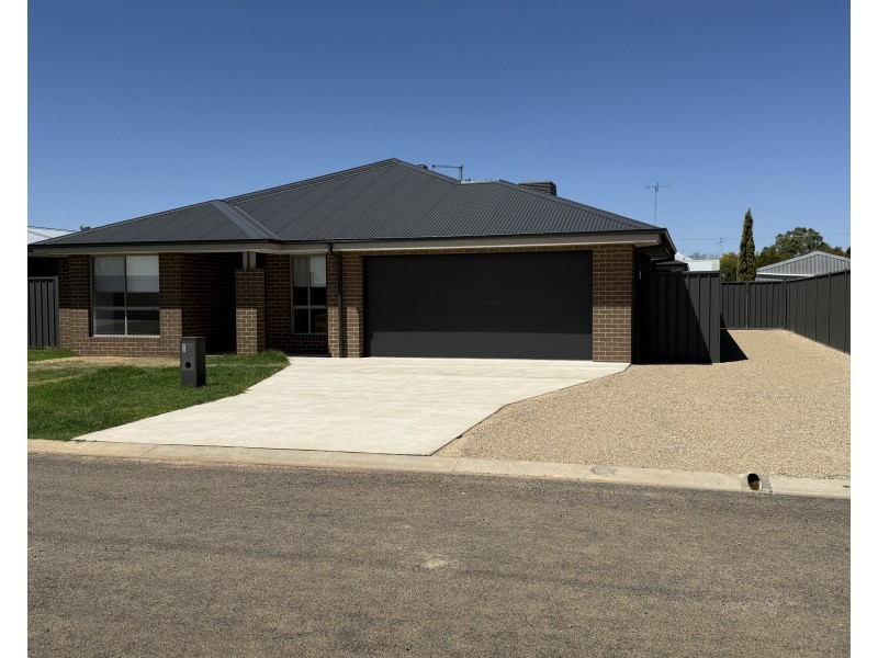 22 Lewis Crescent, Finley NSW 2713