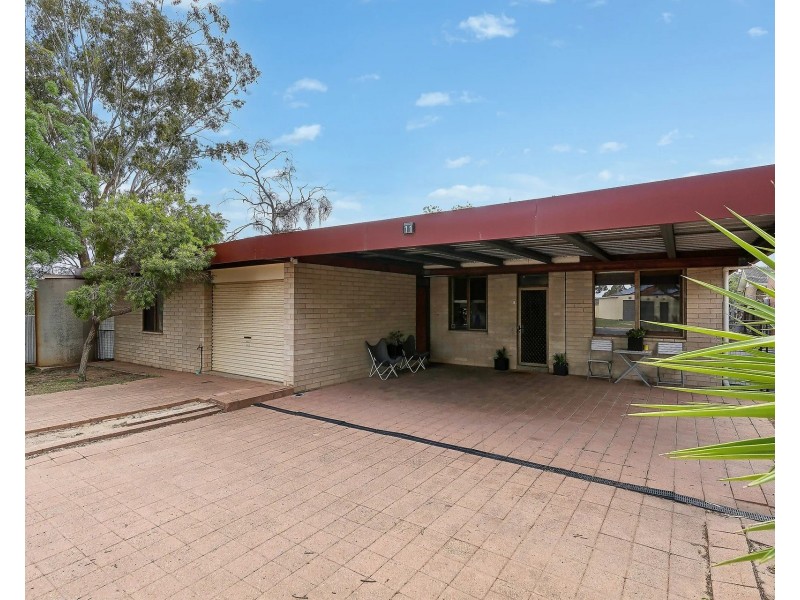 11 Helenor Crescent, Narrandera NSW 2700