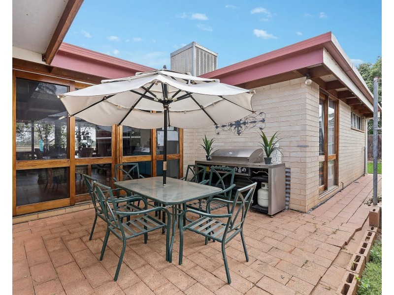 11 Helenor Crescent, Narrandera NSW 2700