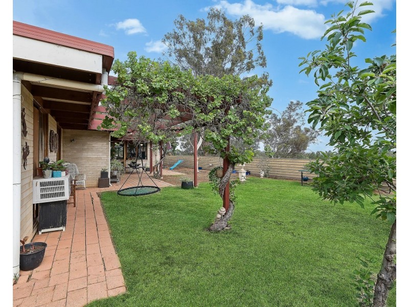 11 Helenor Crescent, Narrandera NSW 2700