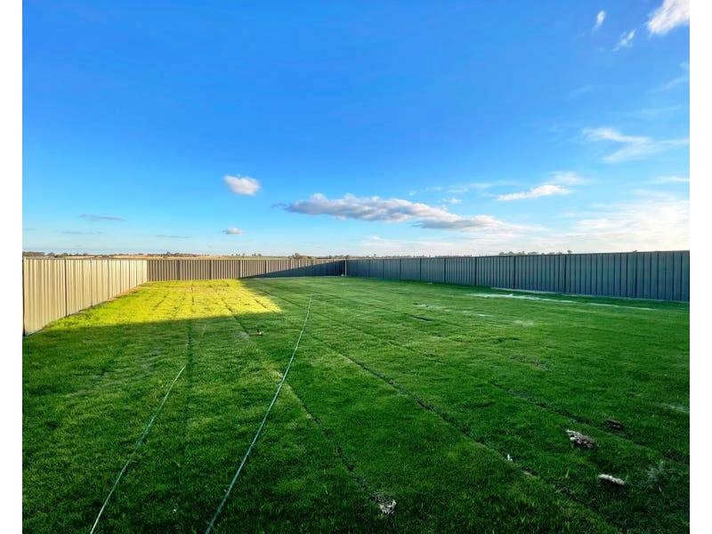 35 Federation Boulevard, Forbes NSW 2871