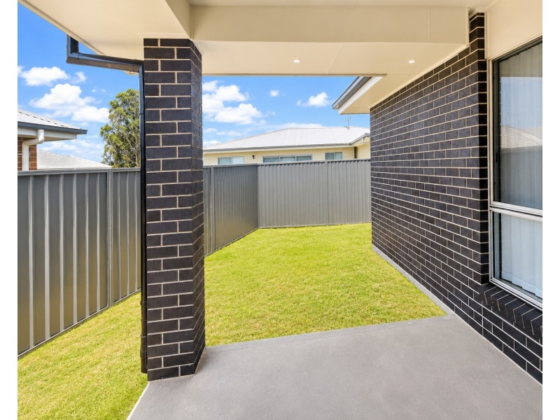 26 Riparian Circuit, Cessnock NSW 2325