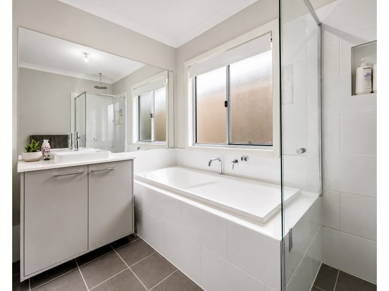 10 Talbot Parkway, North Rothbury NSW 2335