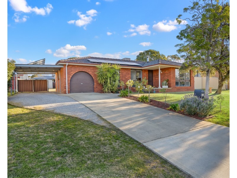 11 Harrier Parade, Tamworth NSW 2340