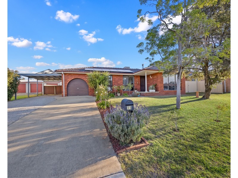 11 Harrier Parade, Tamworth NSW 2340