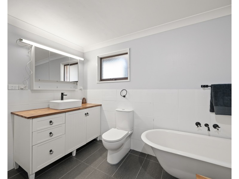 11 Harrier Parade, Tamworth NSW 2340