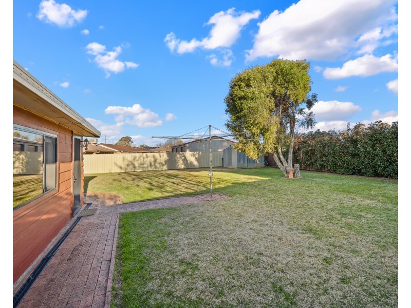 11 Harrier Parade, Tamworth NSW 2340