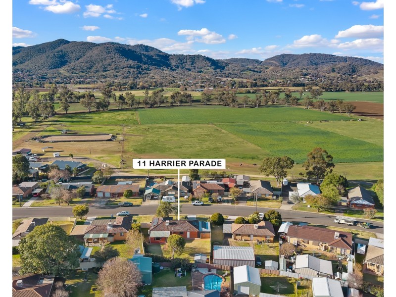 11 Harrier Parade, Tamworth NSW 2340