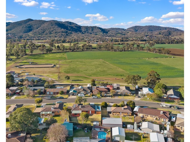 11 Harrier Parade, Tamworth NSW 2340