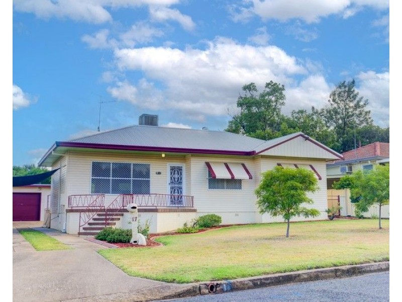 17 Holland Street, Tamworth NSW 2340