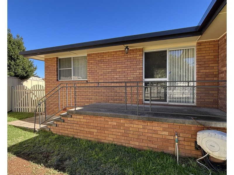 11 Mcdonald Crescent, Tamworth NSW 2340