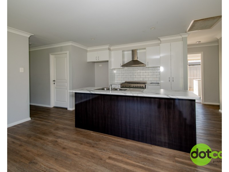 27 Hindmarsh Esplanade, Dubbo NSW 2830