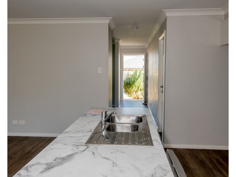 27 Hindmarsh Esplanade, Dubbo NSW 2830