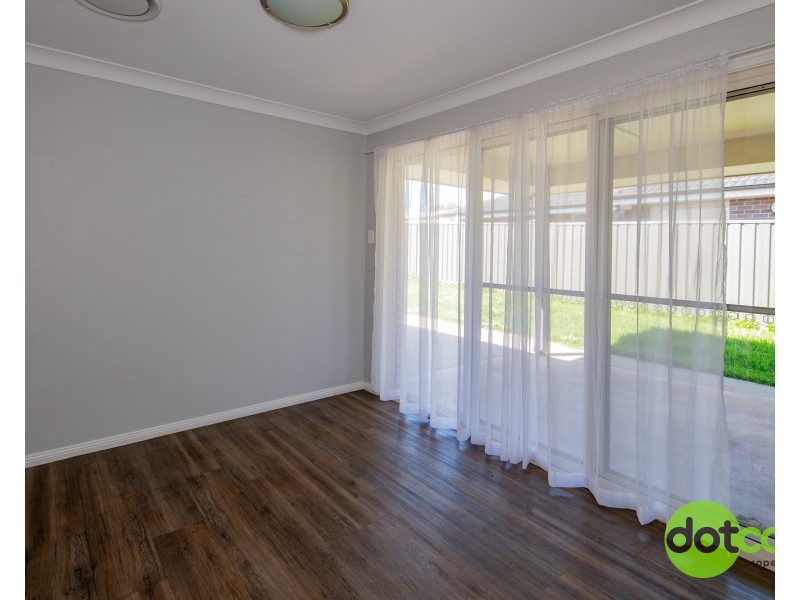 27 Hindmarsh Esplanade, Dubbo NSW 2830