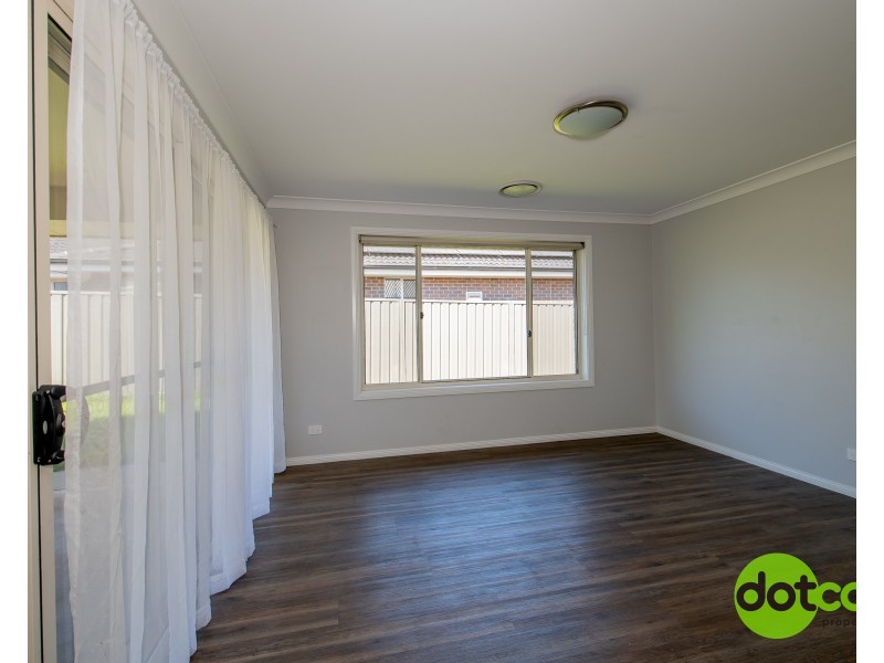 27 Hindmarsh Esplanade, Dubbo NSW 2830