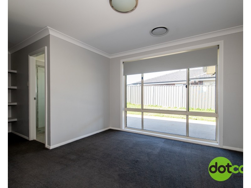 27 Hindmarsh Esplanade, Dubbo NSW 2830