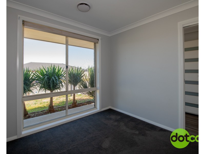 27 Hindmarsh Esplanade, Dubbo NSW 2830