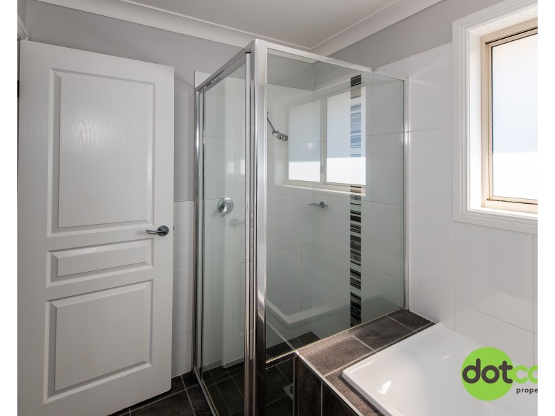 27 Hindmarsh Esplanade, Dubbo NSW 2830