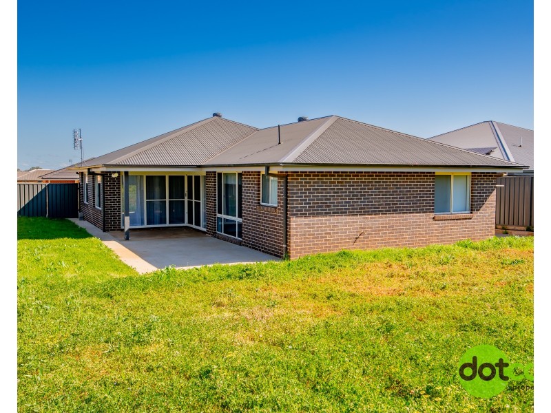 27 Hindmarsh Esplanade, Dubbo NSW 2830