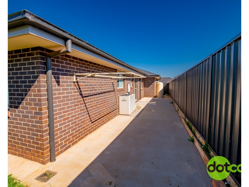 27 Hindmarsh Esplanade, Dubbo NSW 2830