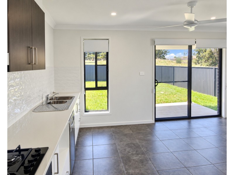 6 Daisy Close, Kootingal NSW 2352