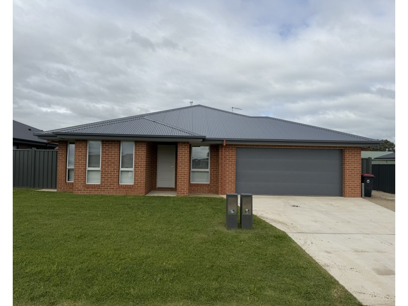 28 Lewis Crescent, Finley NSW 2713
