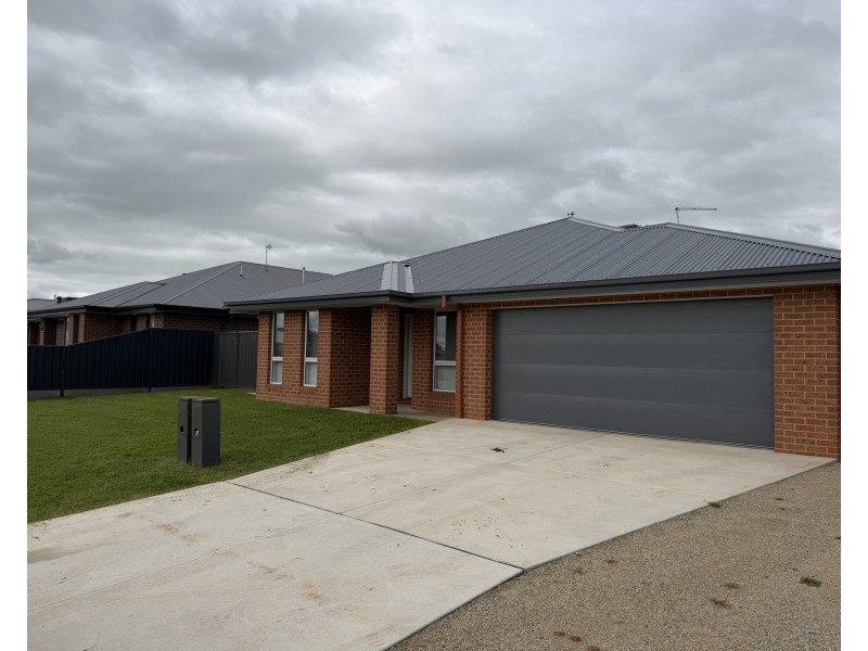 28 Lewis Crescent, Finley NSW 2713