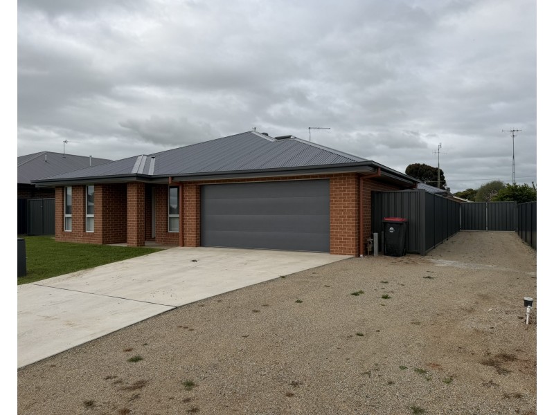 28 Lewis Crescent, Finley NSW 2713