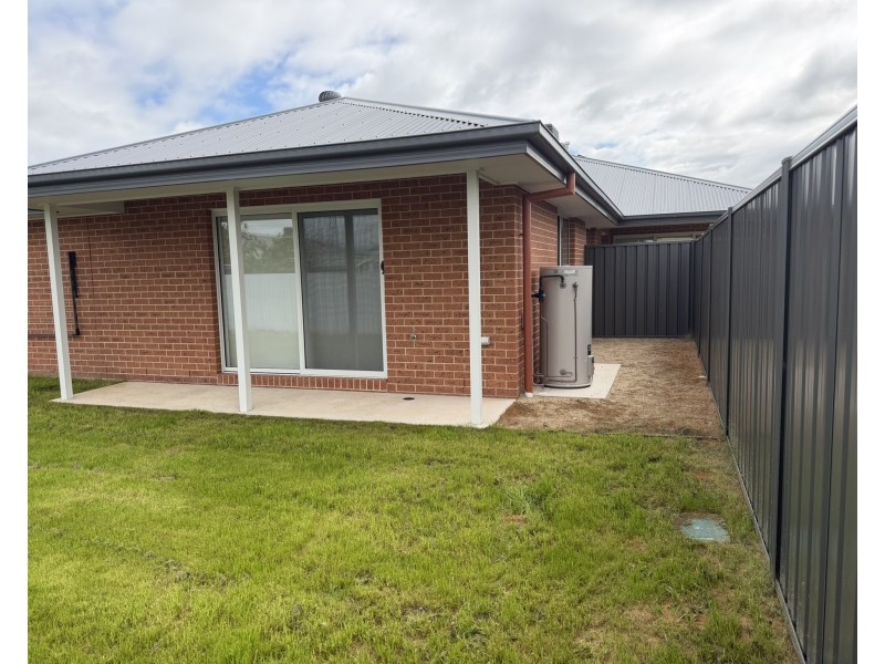28 Lewis Crescent, Finley NSW 2713