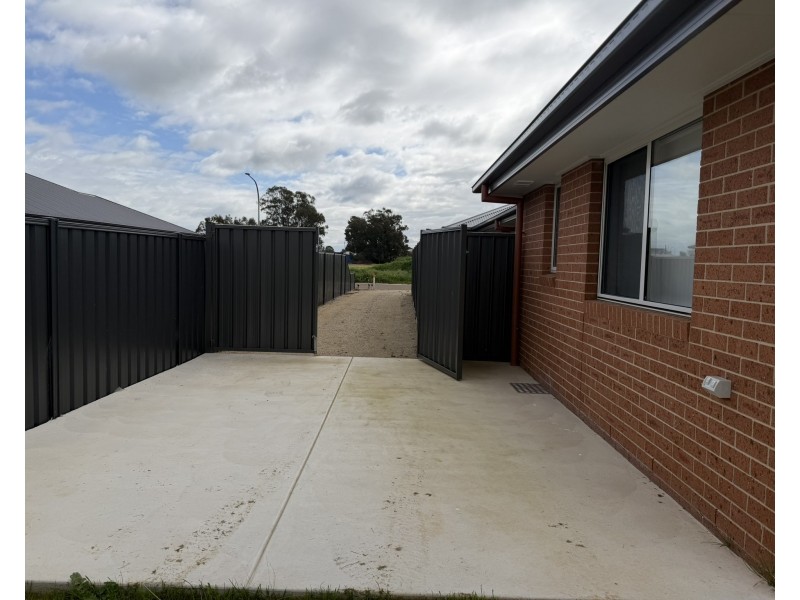 28 Lewis Crescent, Finley NSW 2713