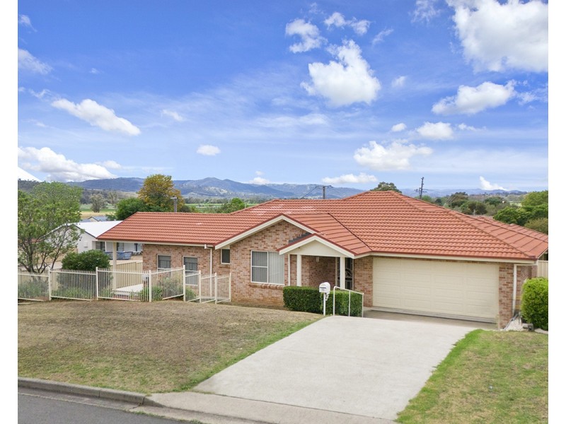 35 Campbell Road, Tamworth NSW 2340