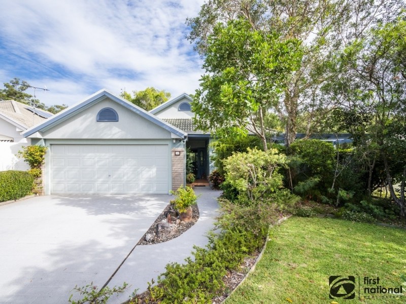 27 Crystal Drive, Sapphire Beach NSW 2450