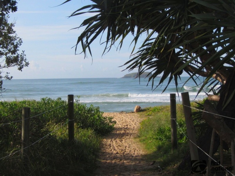 27 Crystal Drive, Sapphire Beach NSW 2450