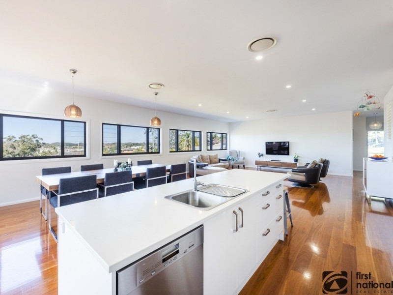 52 Manning Avenue, Coffs Harbour NSW 2450