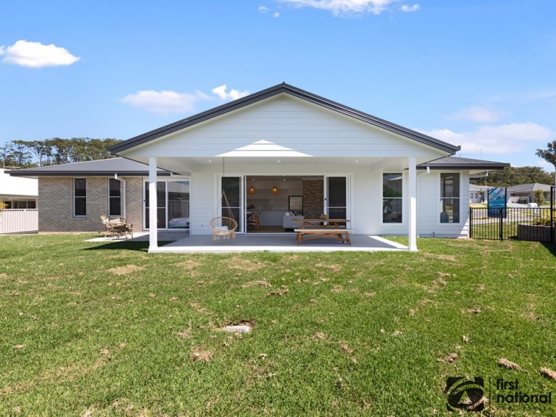 4 Burleigh Crescent, Woolgoolga NSW 2456