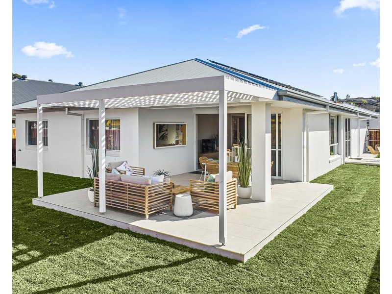 4 Angler Crescent, Bonville NSW 2441