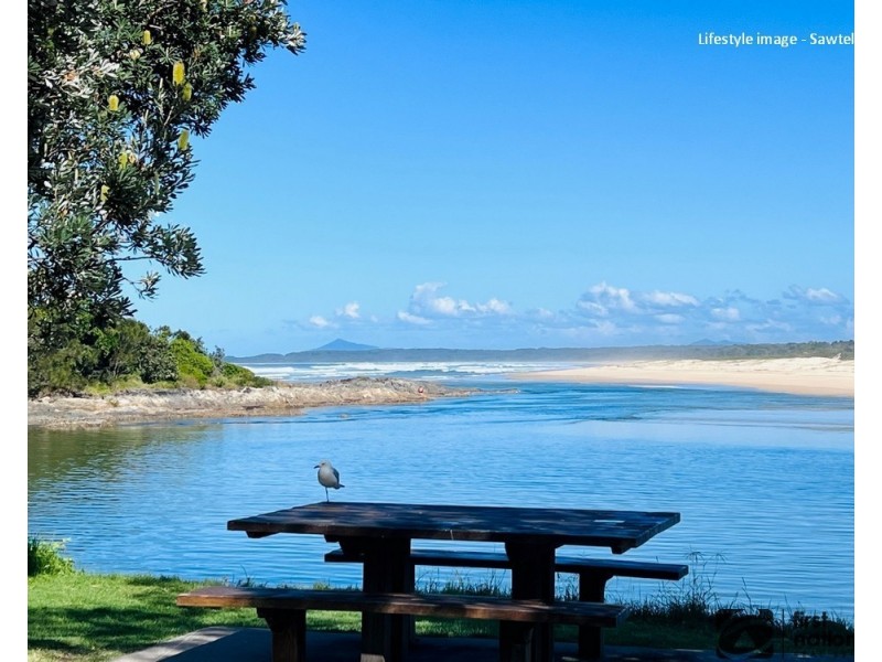 4 Angler Crescent, Bonville NSW 2441