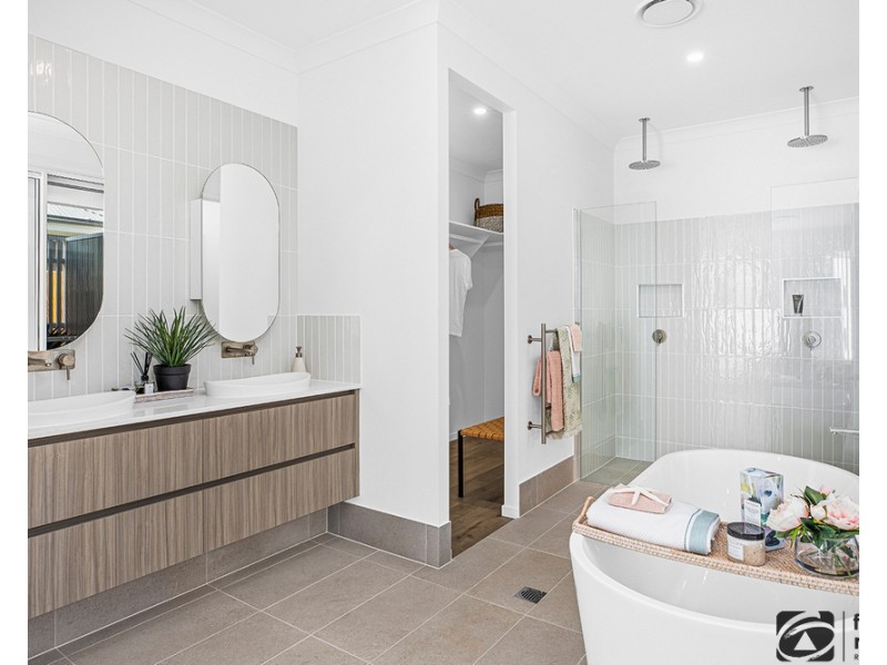 4 Angler Crescent, Bonville NSW 2441