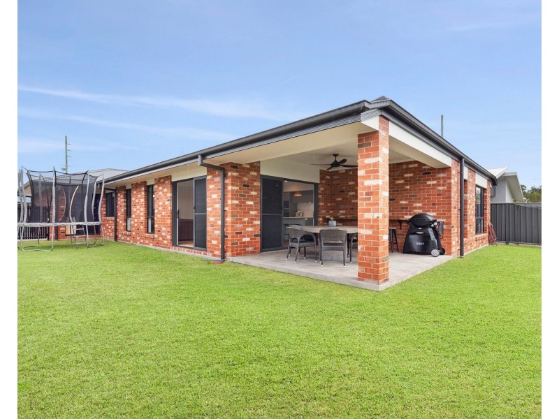 5 Ocean Point Avenue, Moonee Beach NSW 2450