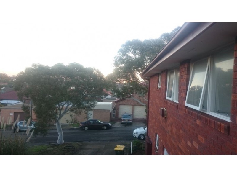 6/4 St Judes Crescent, Campsie NSW 2194