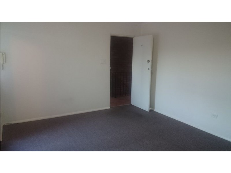 6/4 St Judes Crescent, Campsie NSW 2194